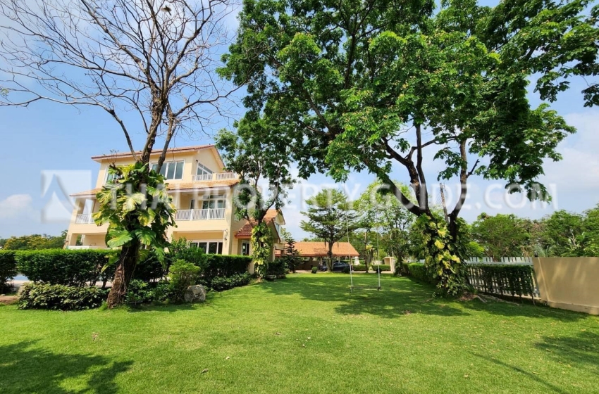 House with Private Pool in Bangnatrad 